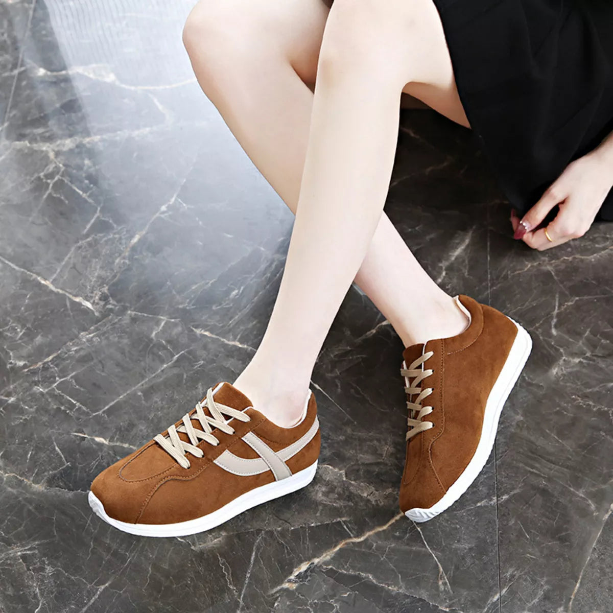 Round Toe Lace Up Sneakers