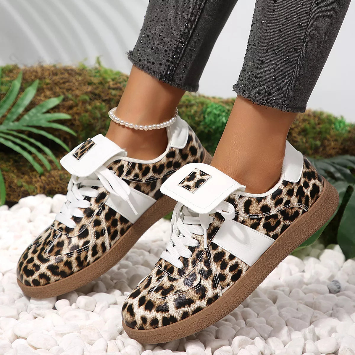 Round Toe Lace Up Sneakers