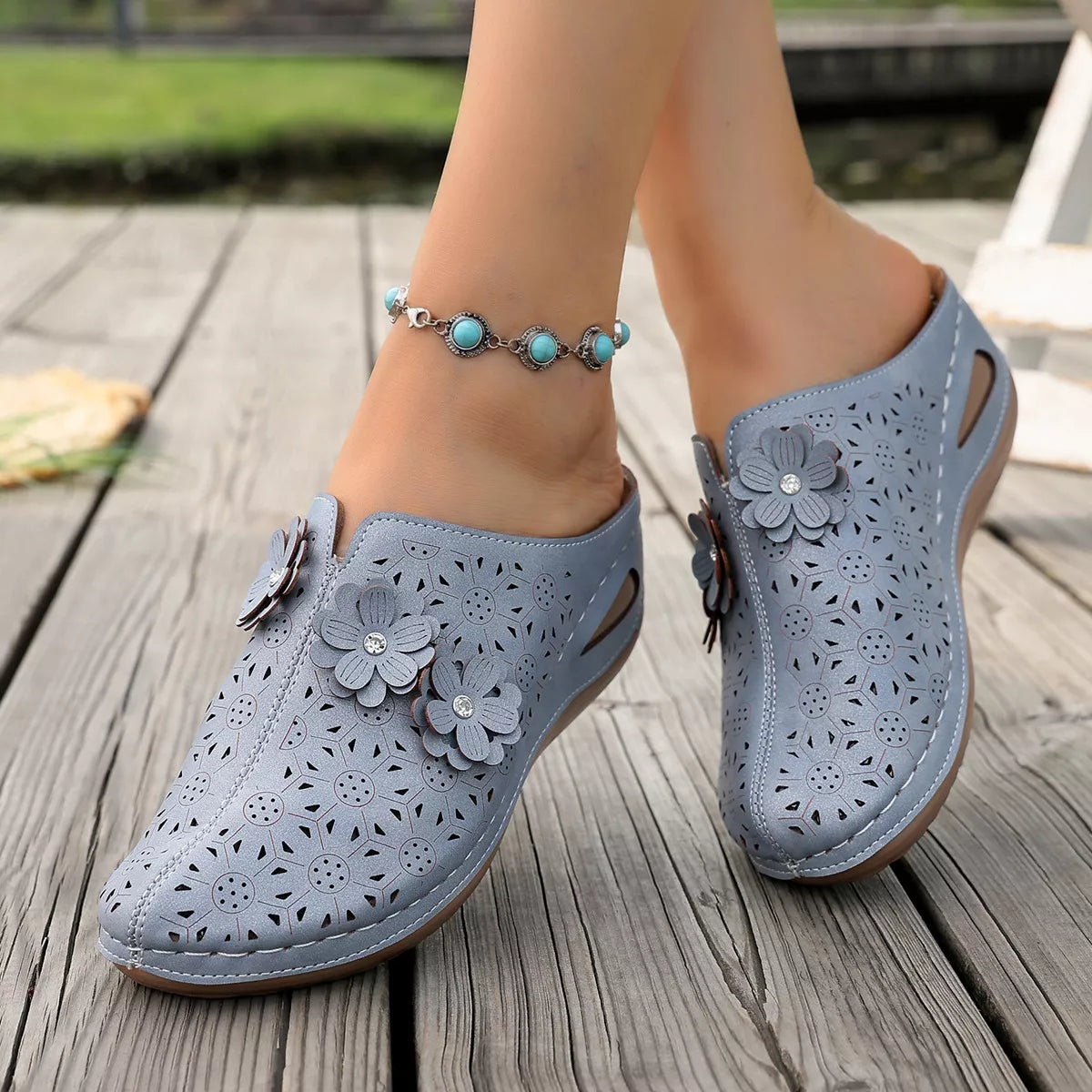 Floral Decor Round Toe Sandals