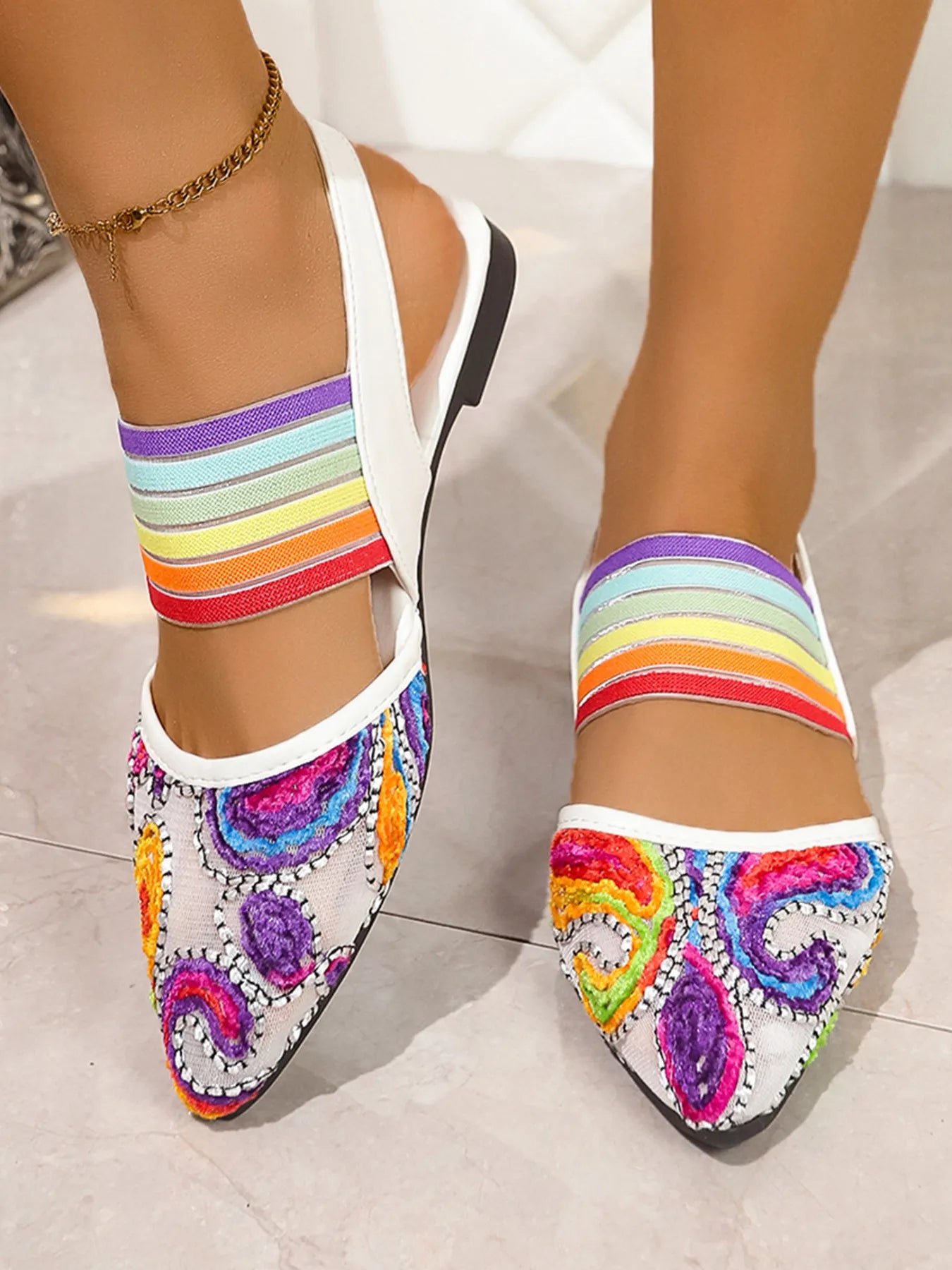 Contrast Point Toe Slingback Sandals