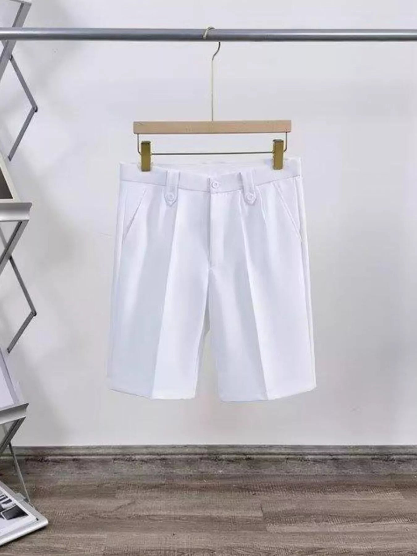 Men's Pleated Relaxed-Fit Shorts