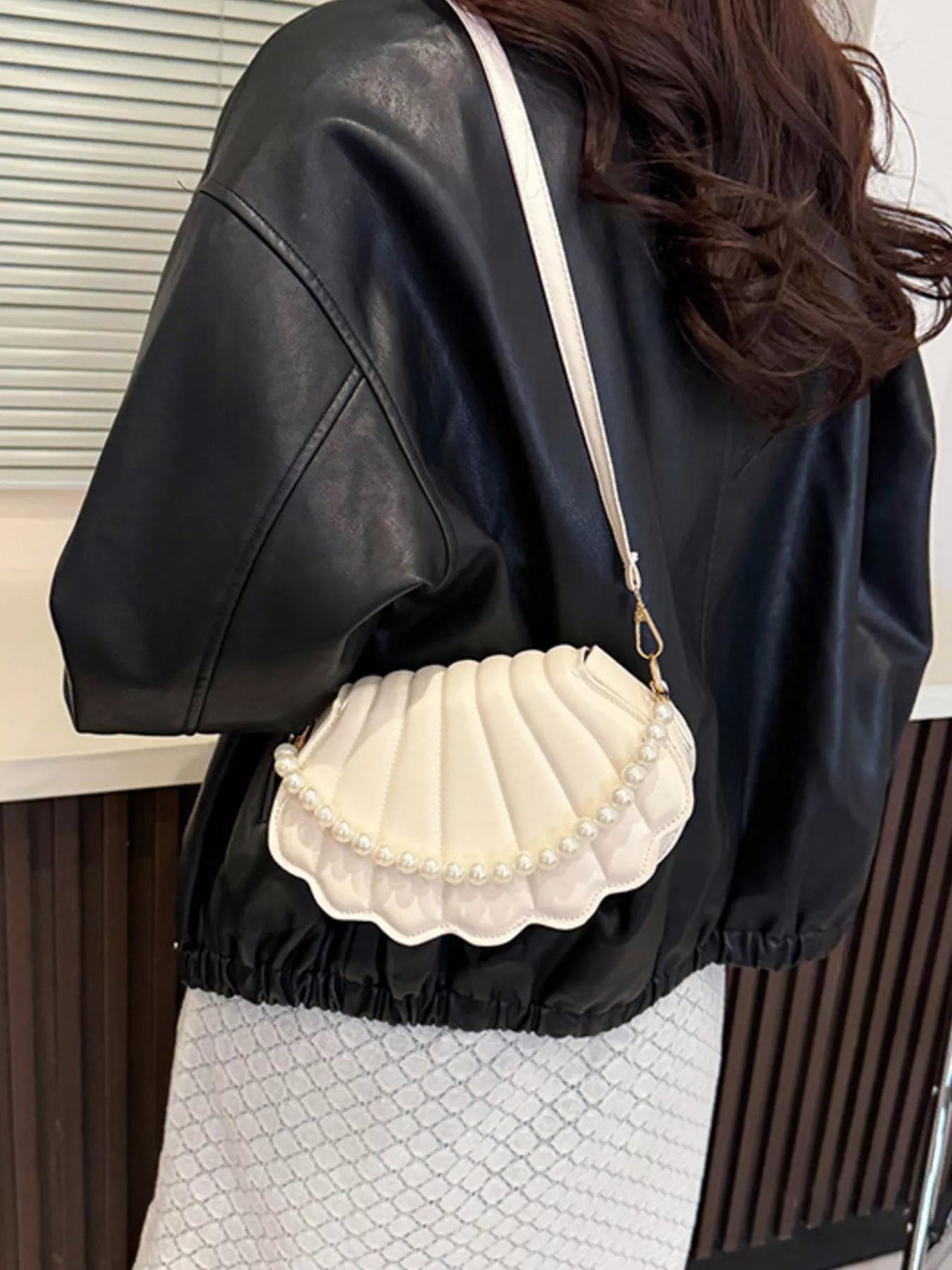 Shell-Shaped Pearl Decor Crossbody Bag