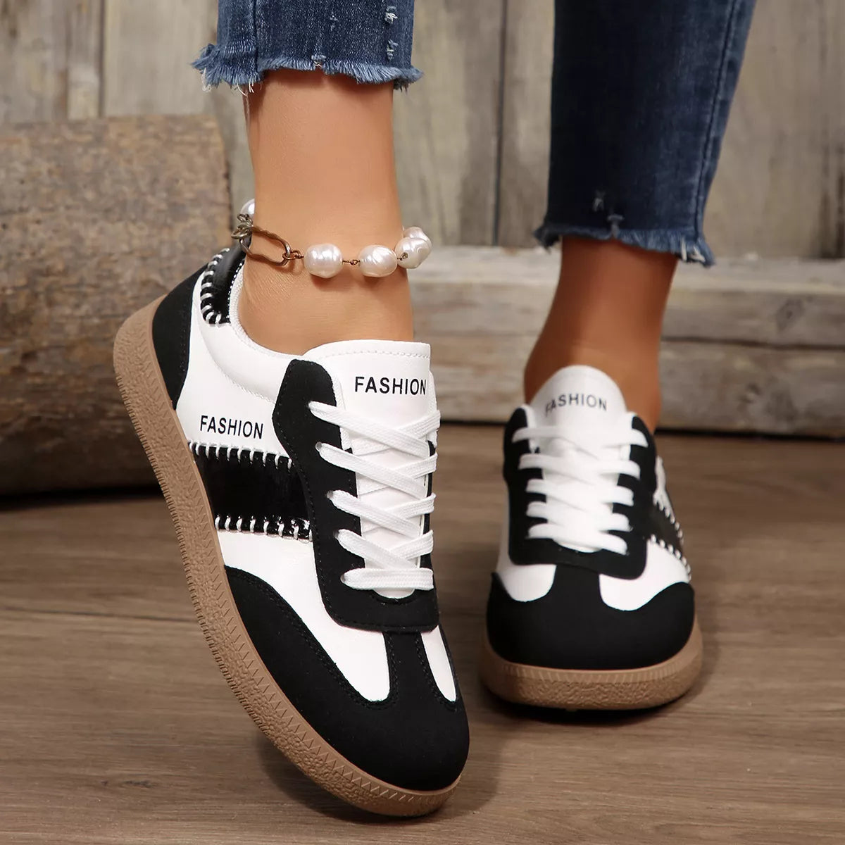 Lace-Up Flats Sneakers