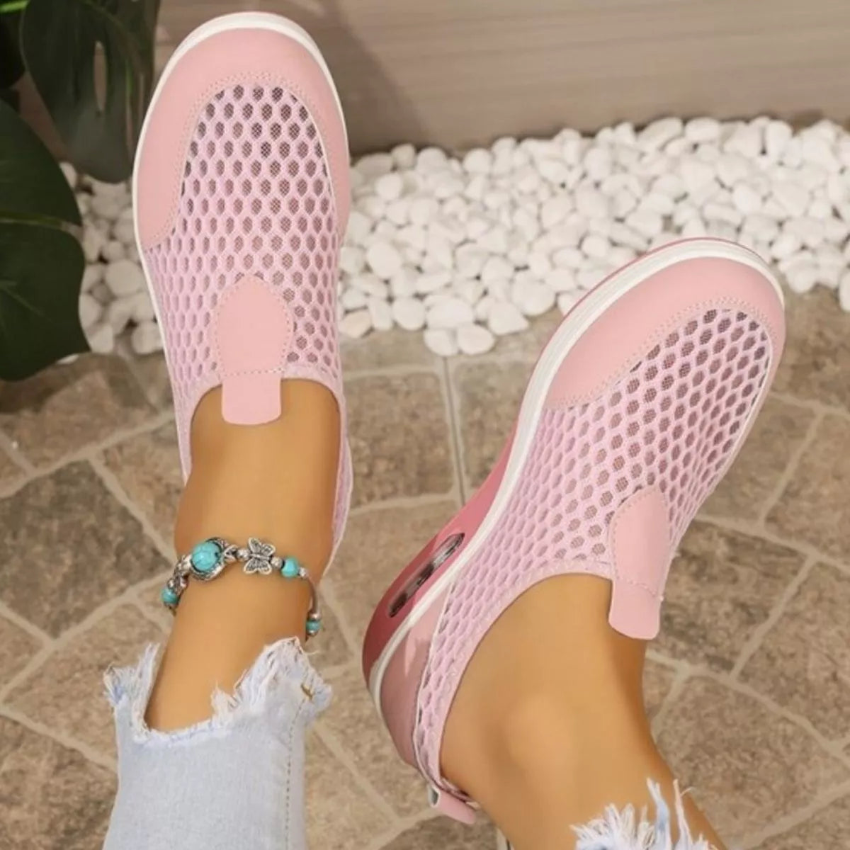 Round Toe Mesh Sneakers