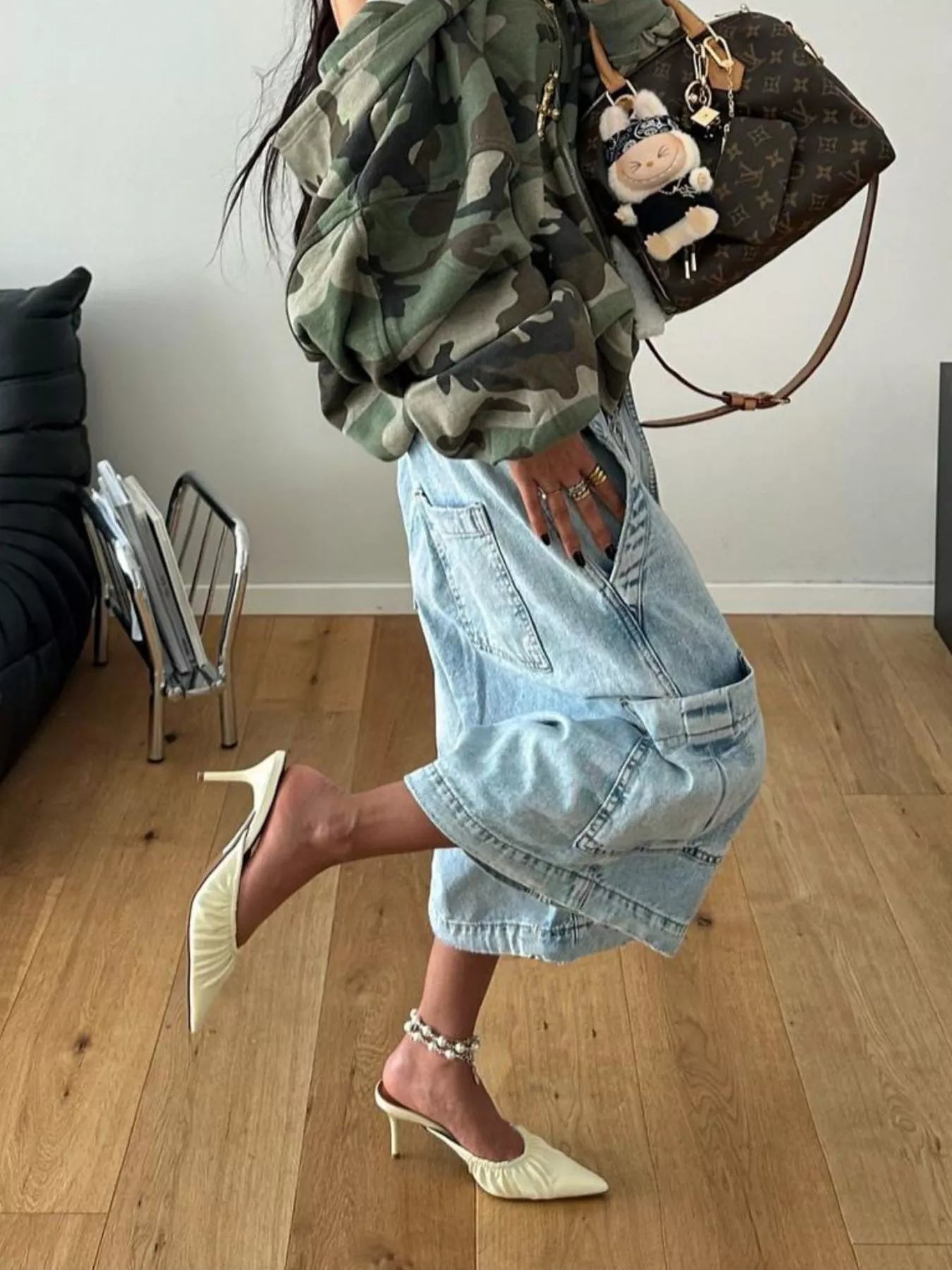 Washed Multi‑Pocket Cargo Loose Fit Capri Jeans