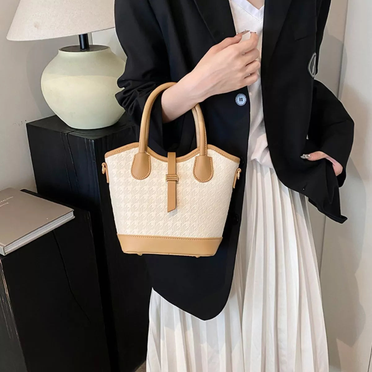 Houndstooth Pattern Bucket Bag