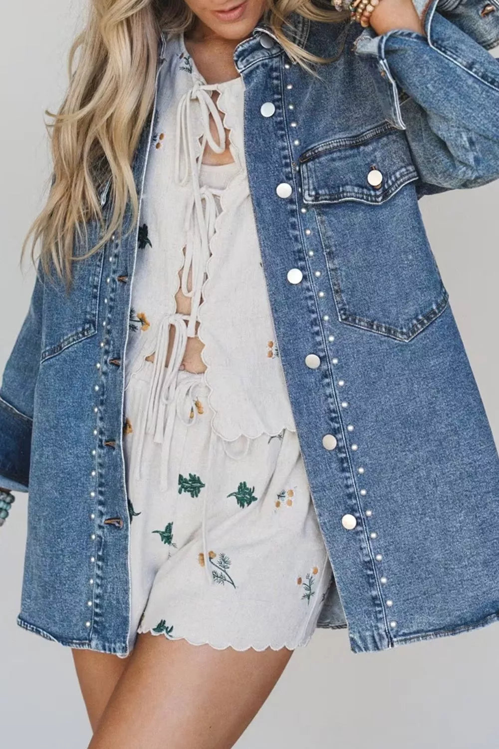 Rivet Embellished Western Style Regular Fit Long Sleeve Denim Jacket
