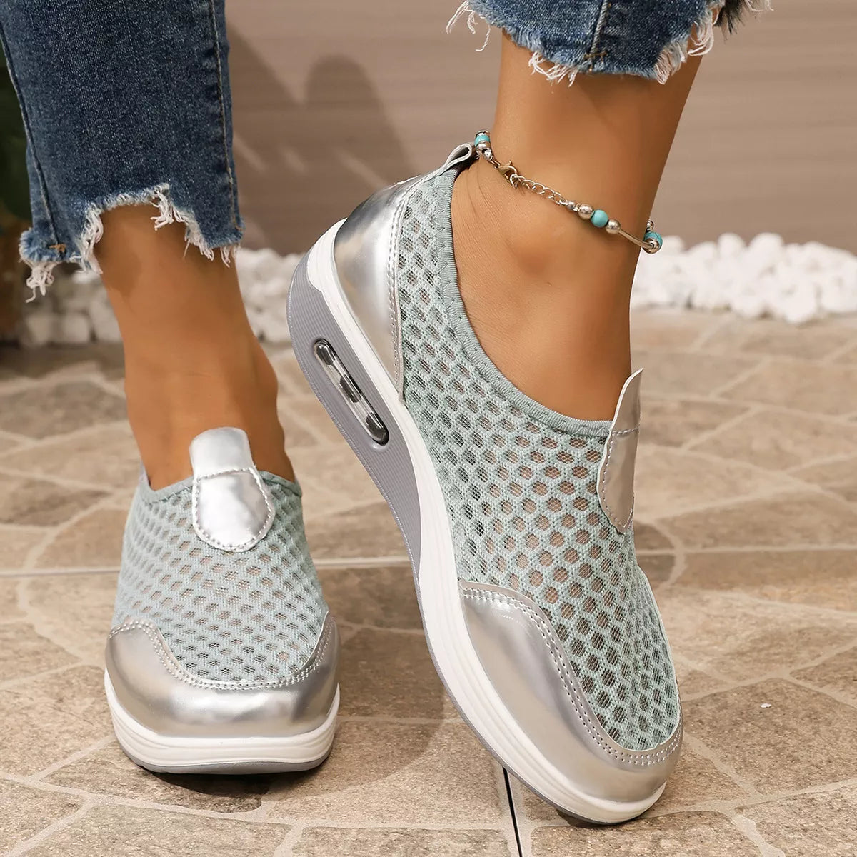 Round Toe Mesh Sneakers