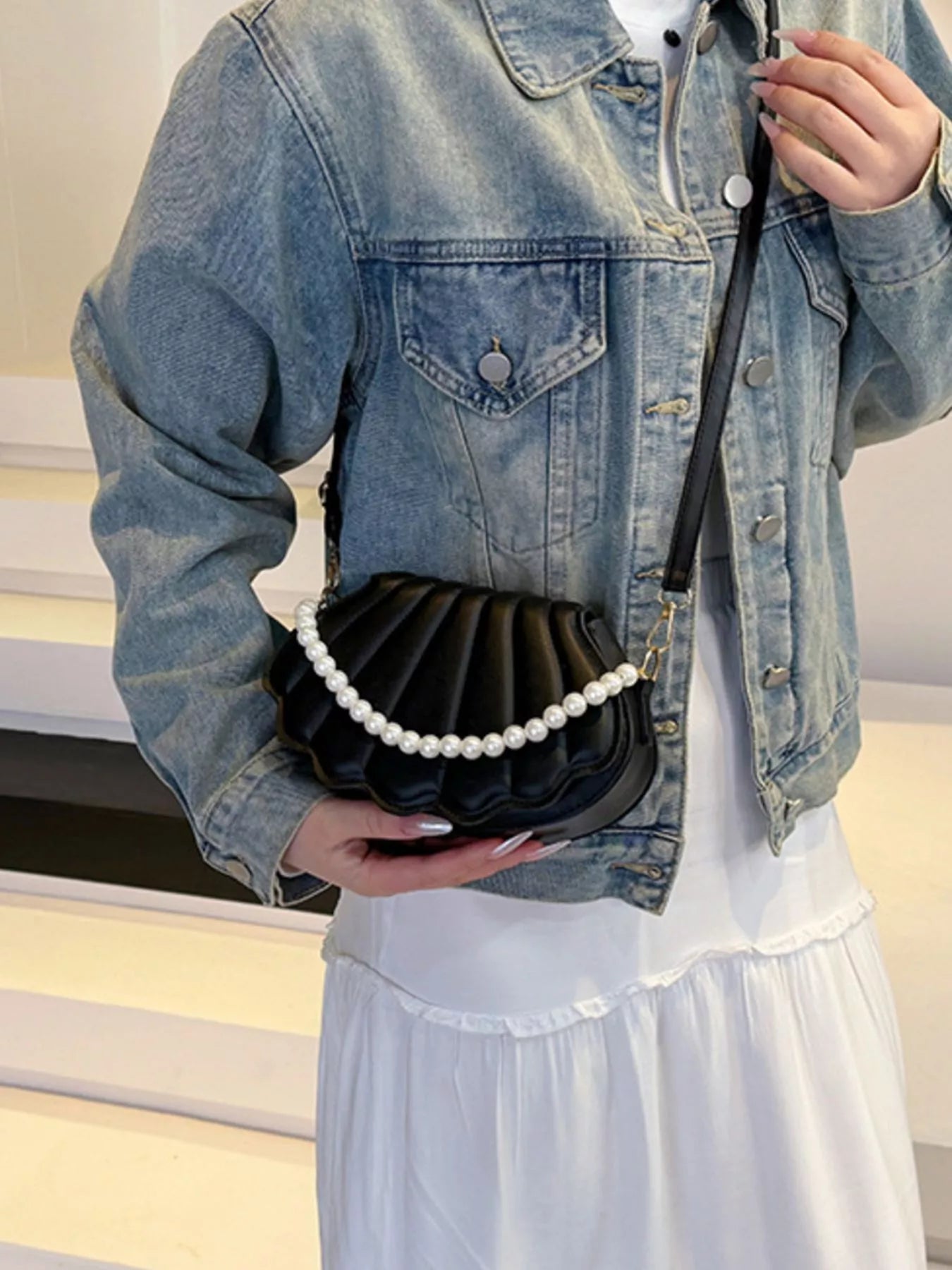 Shell-Shaped Pearl Decor Crossbody Bag