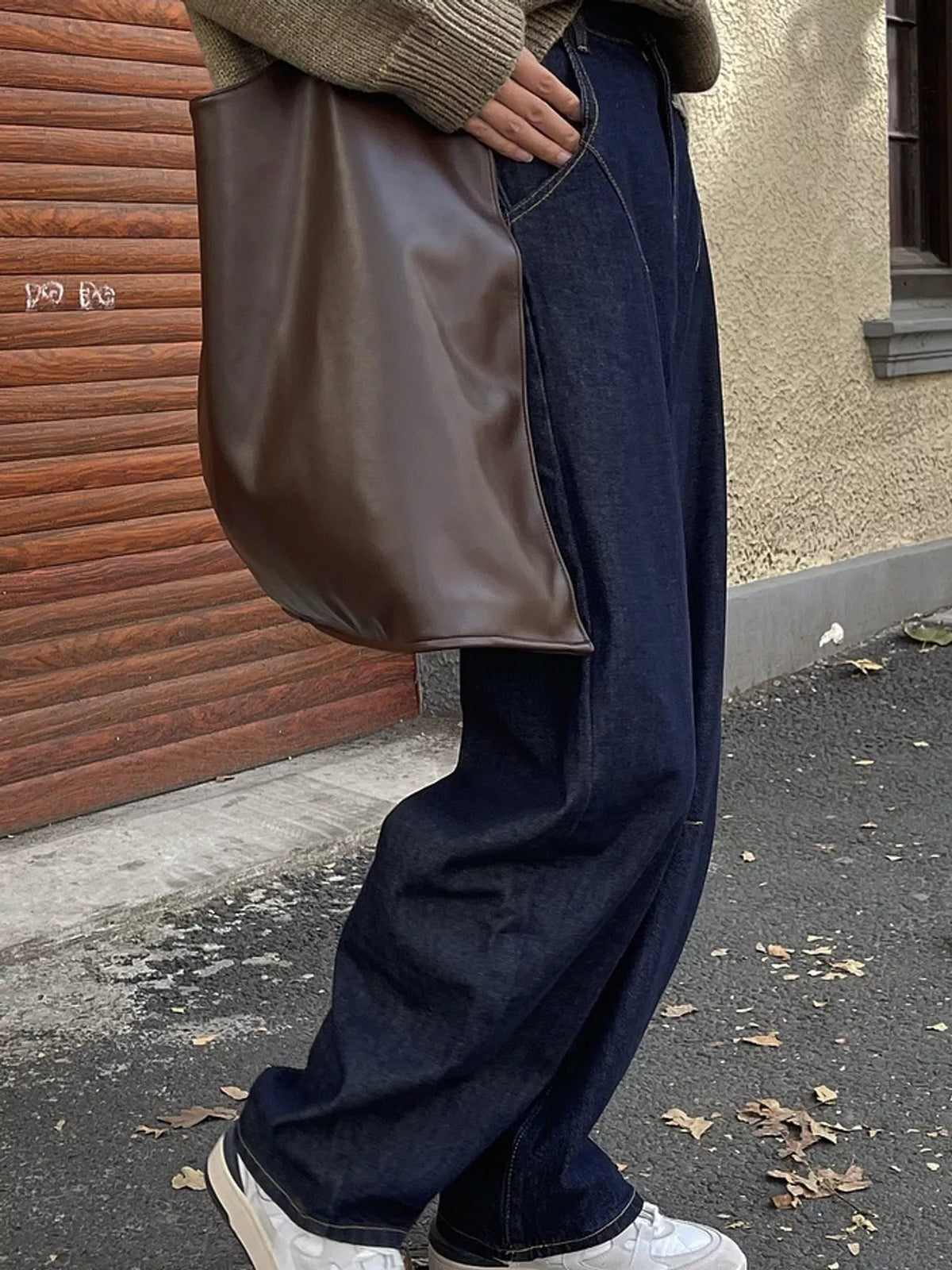 Wide-Leg Barrel Jeans
