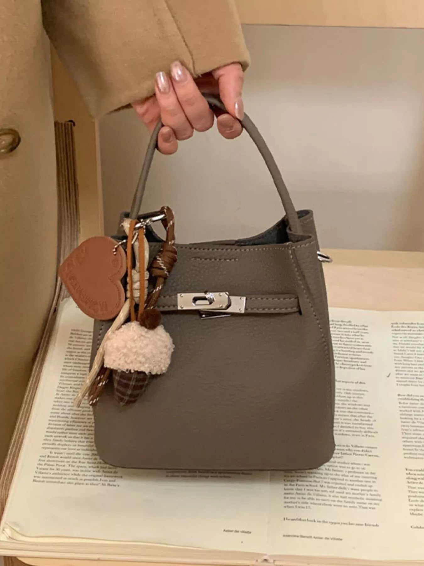 Lock Detail Crossbody Bag