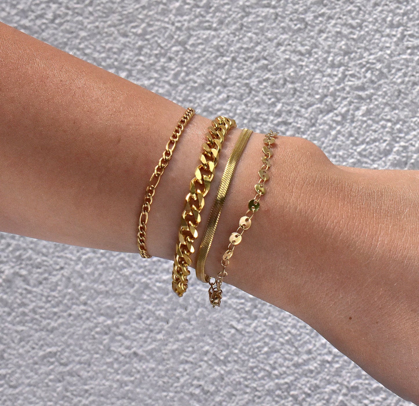 BOBBI DAINTY GOLD FIGARO BRACELET