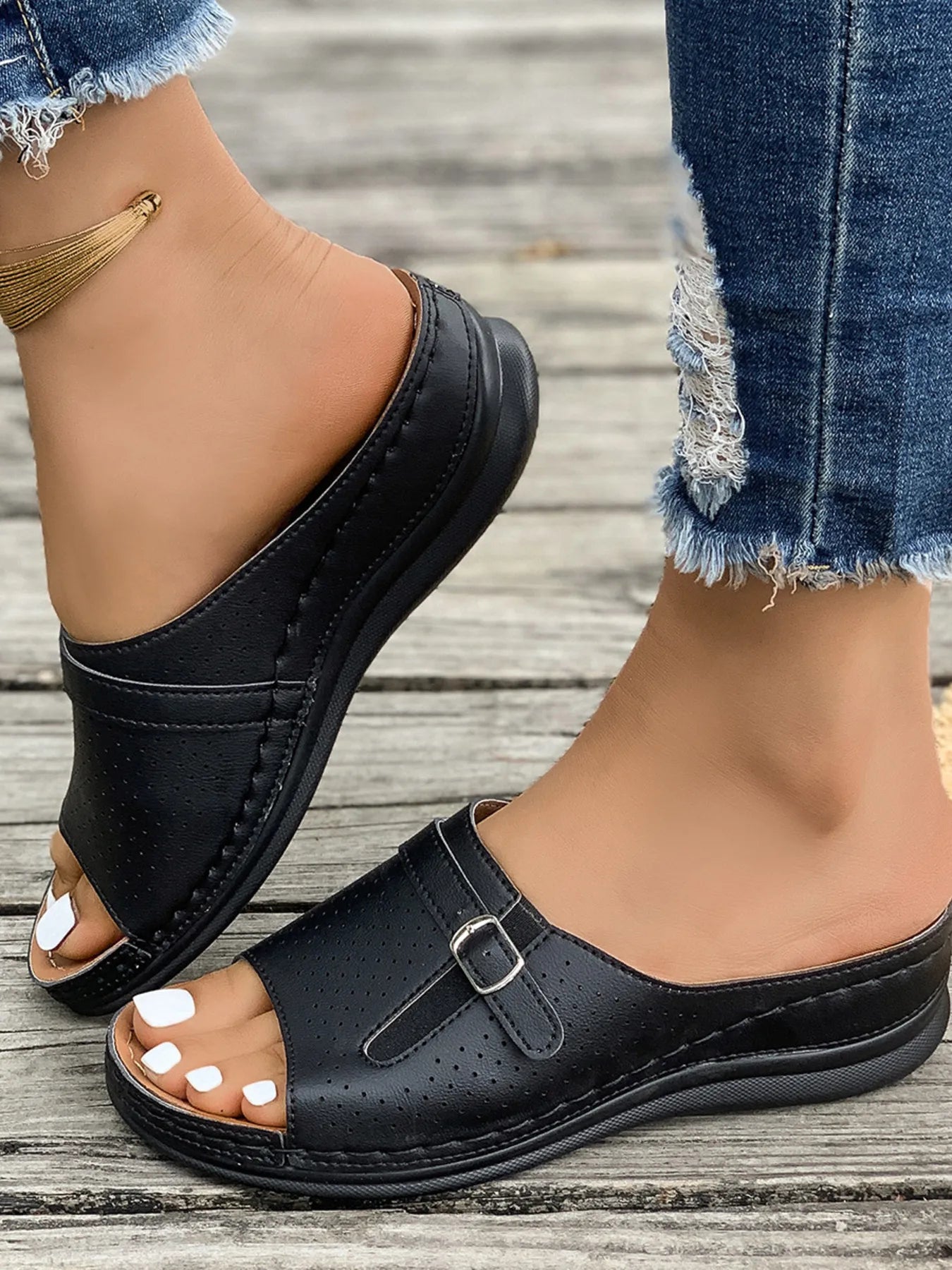 Casual Comfort Buckle Strap Sandals