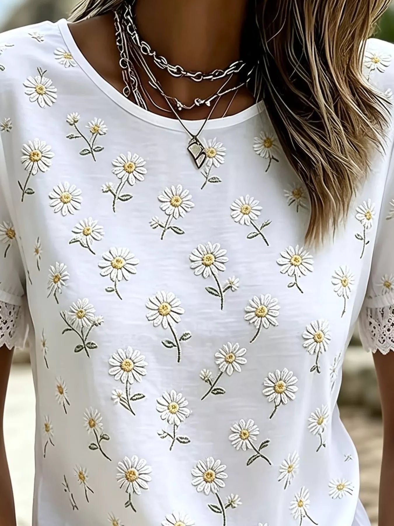 Plus Size Daisy Lace Detail Puff Sleeve T-Shirt