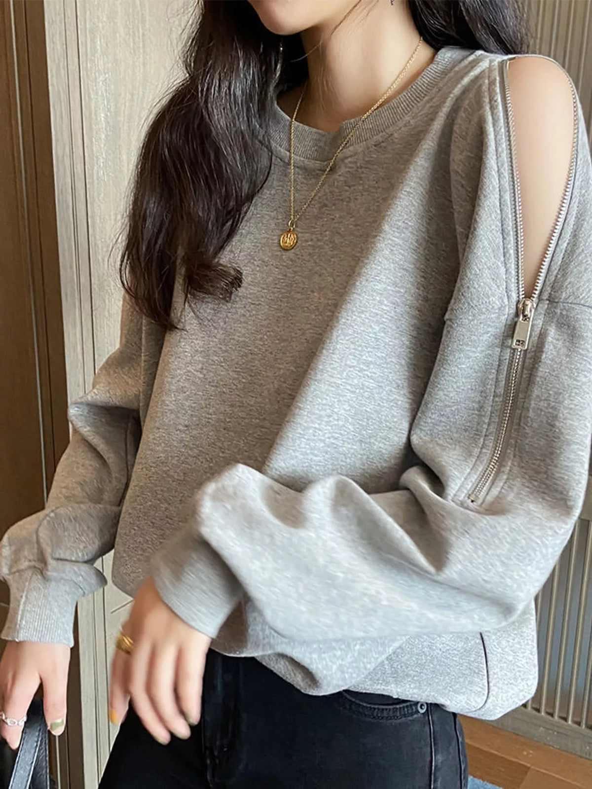 Cold-Shoulder Zipper Detail Sweatshirt