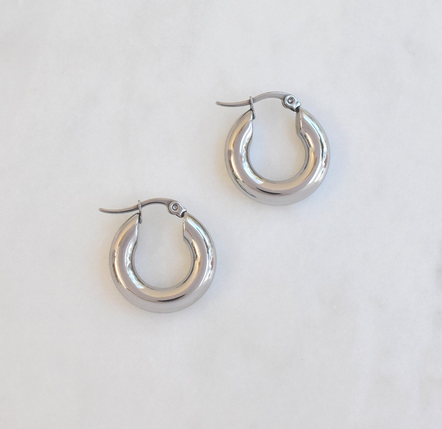 LUCY SMALL CHUNKY SILVER HOOP EARRINGS