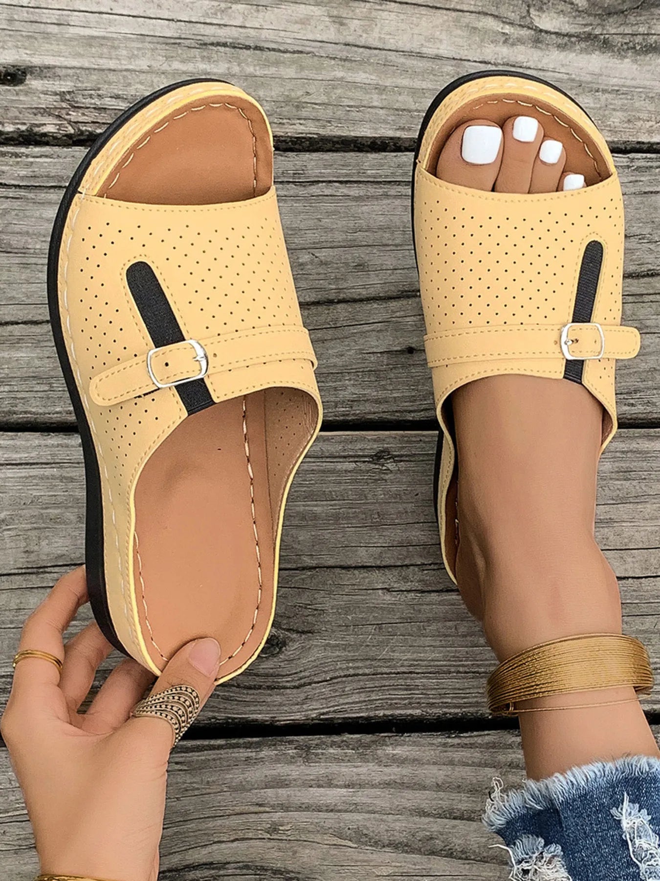 Casual Comfort Buckle Strap Sandals