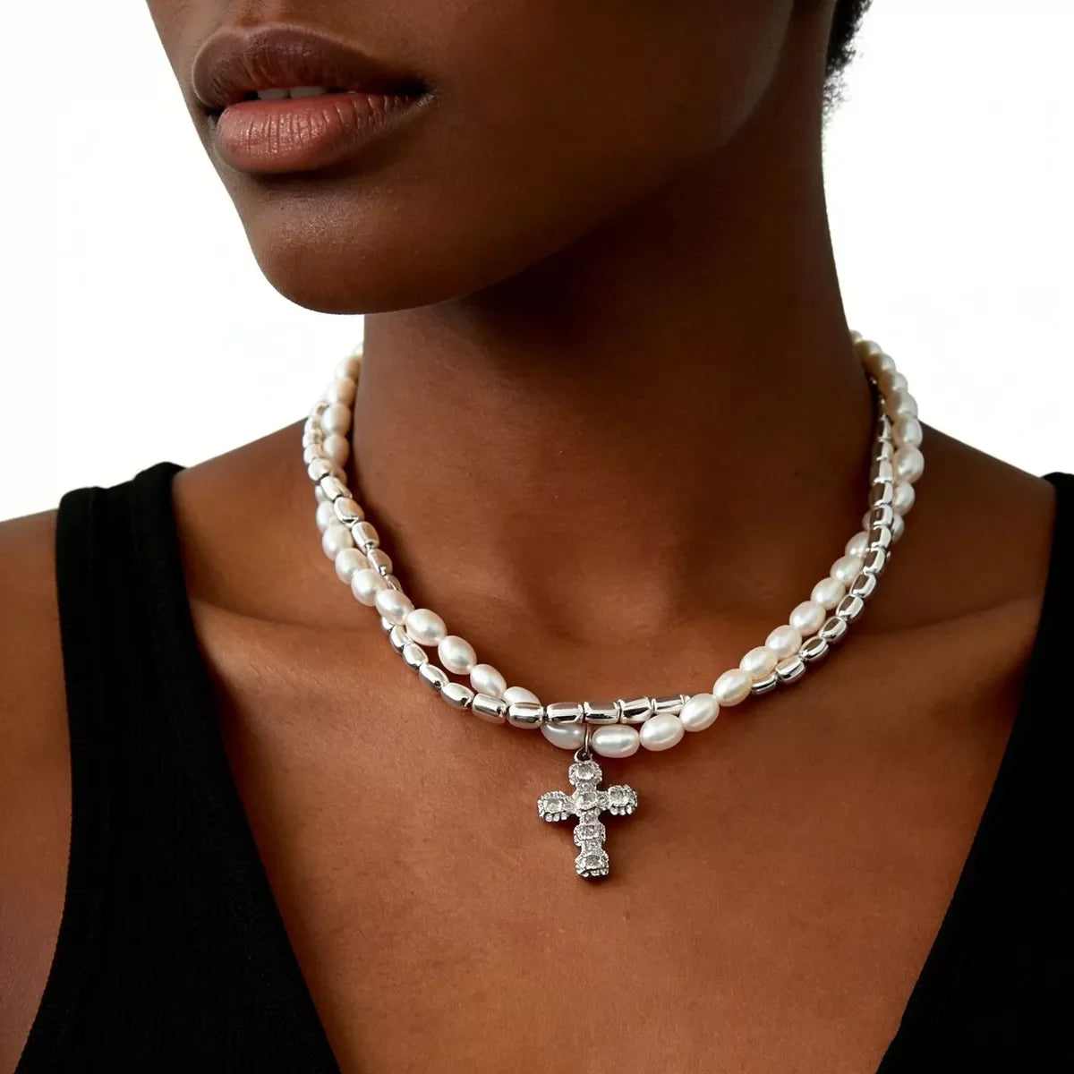 Elegant Pearl Alloy Necklace with Rhinestone Cross Pendant
