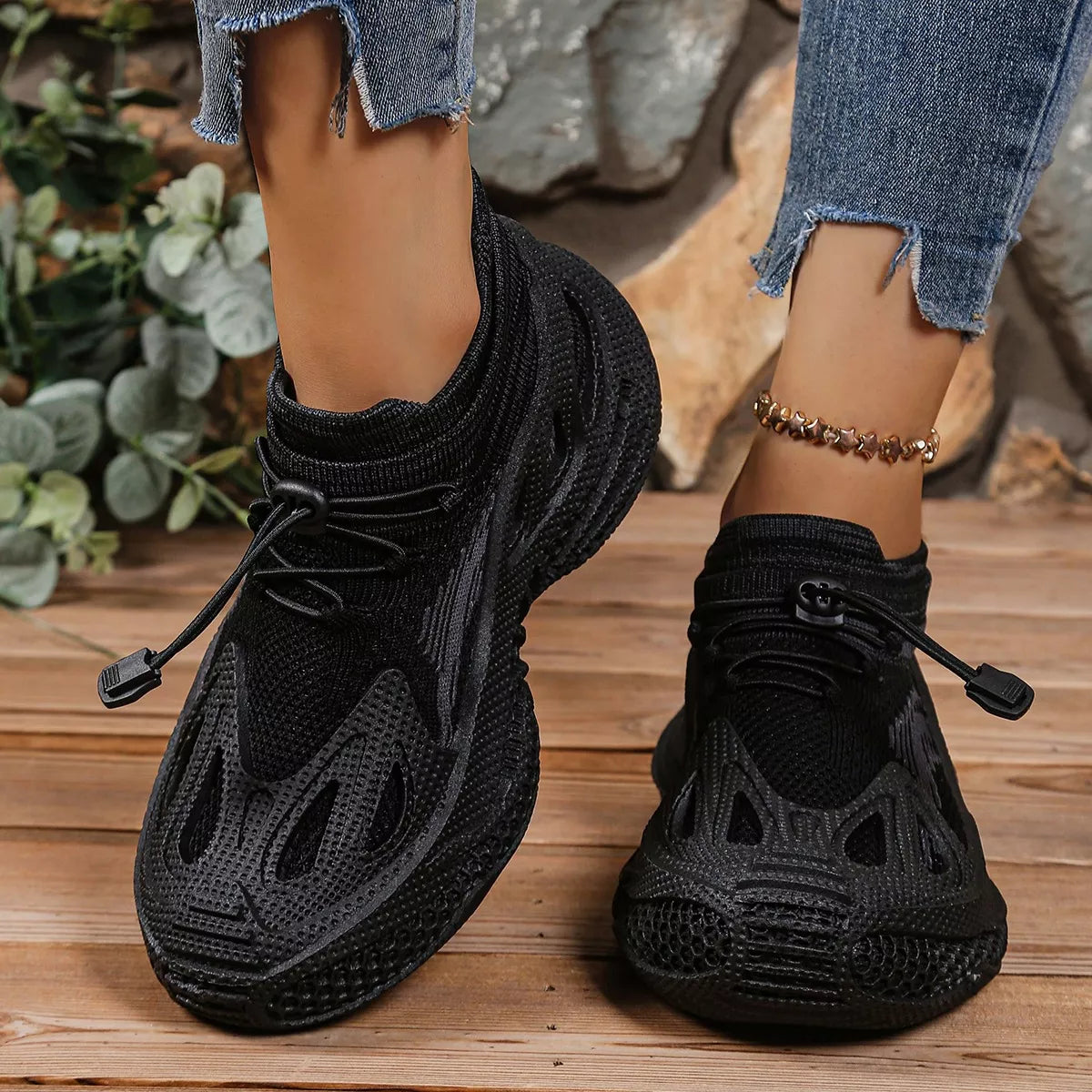 Lace Up Round Toe Sneakers
