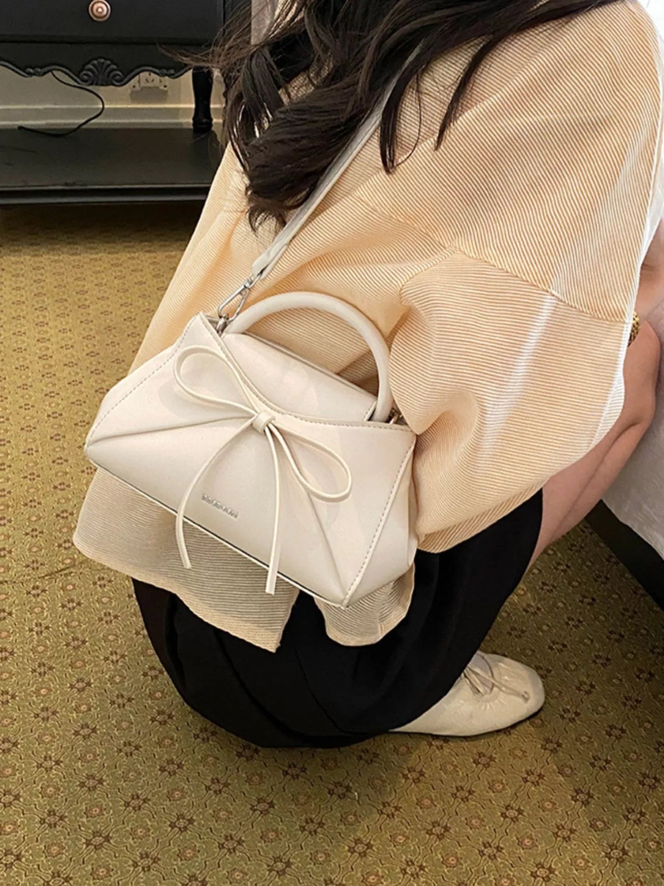 Bow Detail Crossbody Bag