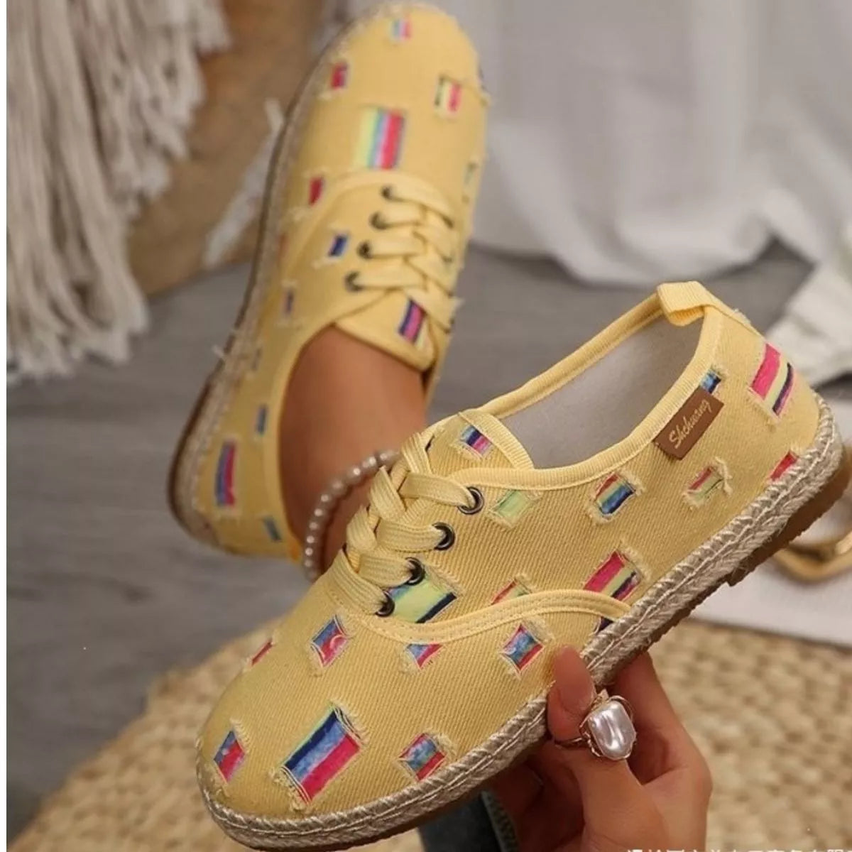 Round Toe Lace Up Sneakers