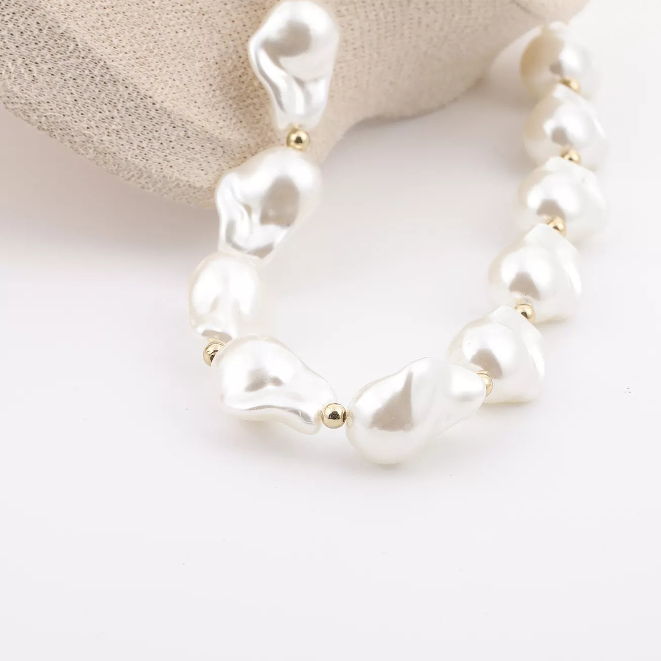 Synthetic Pearl Necklace with Toggle Clasp