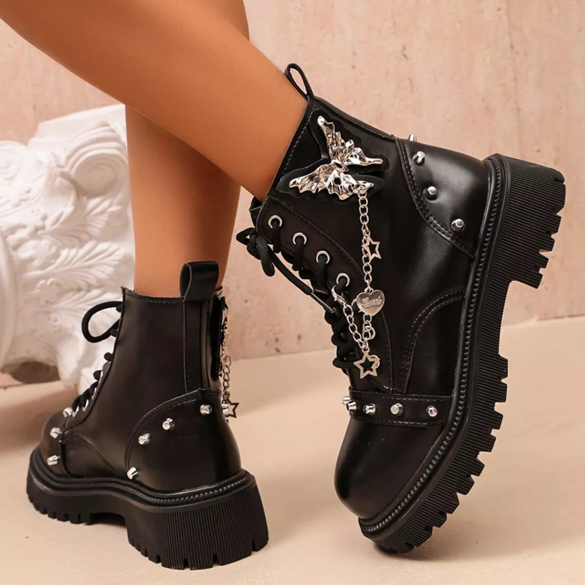 Round Toe Lace Up Boots
