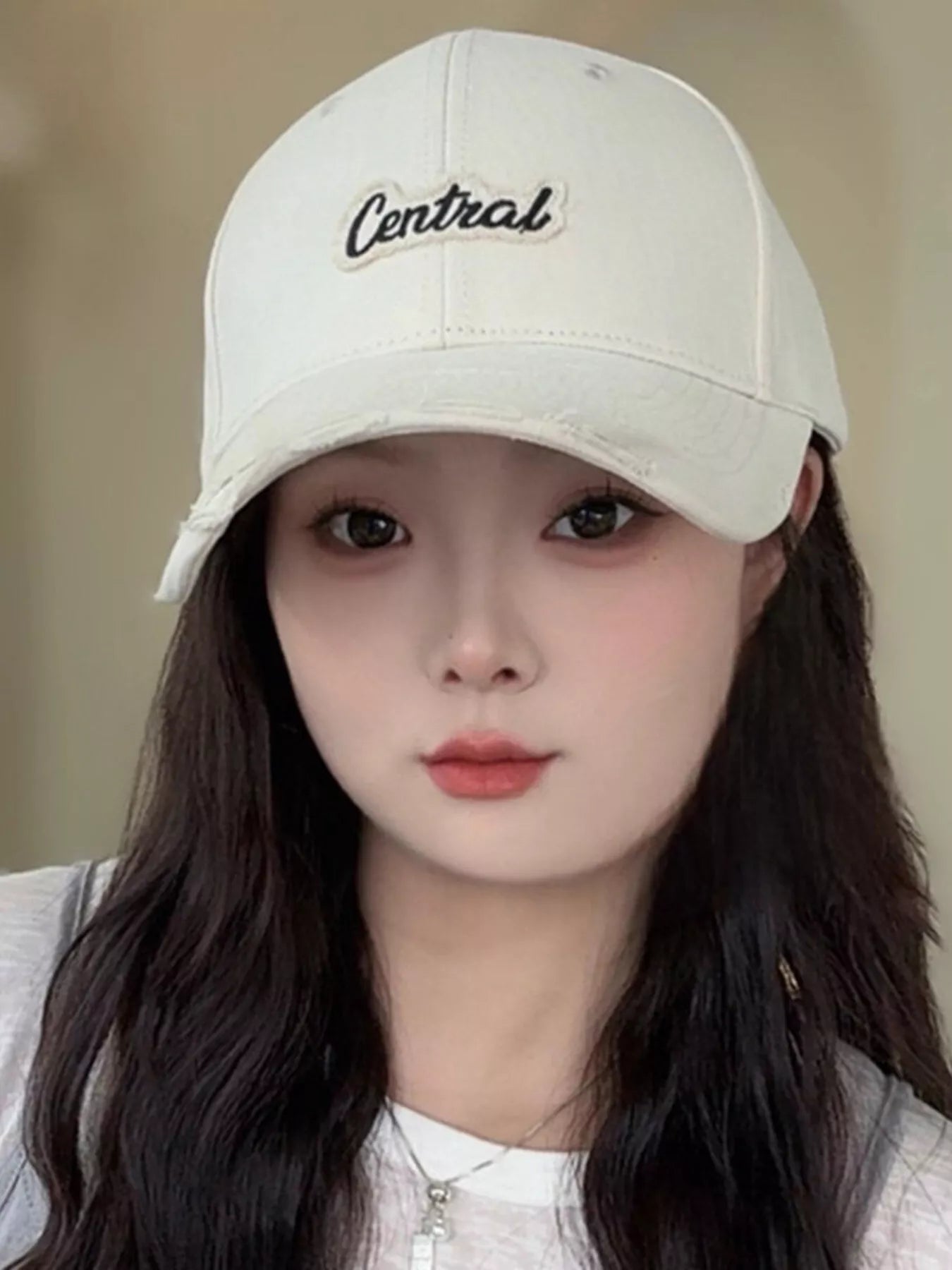 Distressed Embroidered Causal Baseball Cap