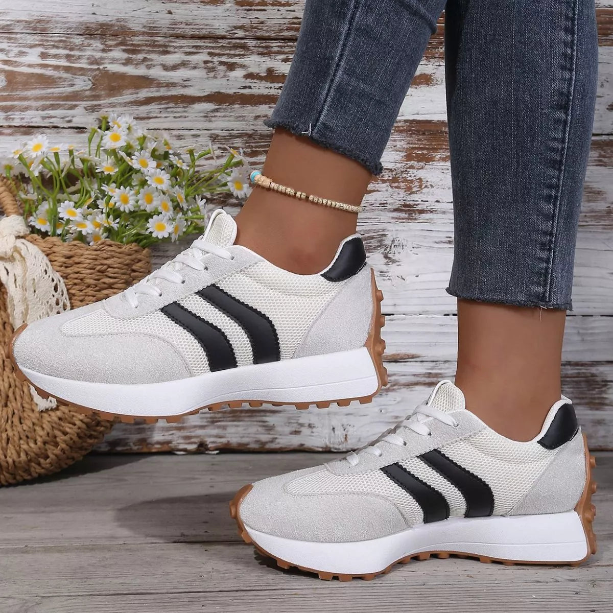 Lace Up Round Toe Sneakers
