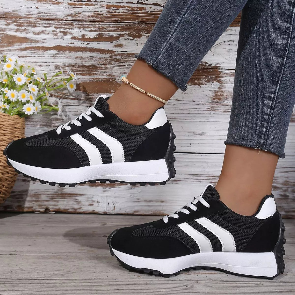 Lace Up Round Toe Sneakers