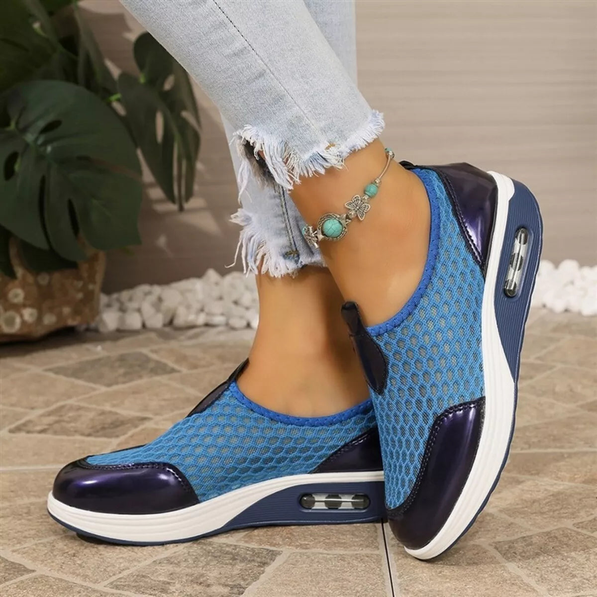 Round Toe Mesh Sneakers