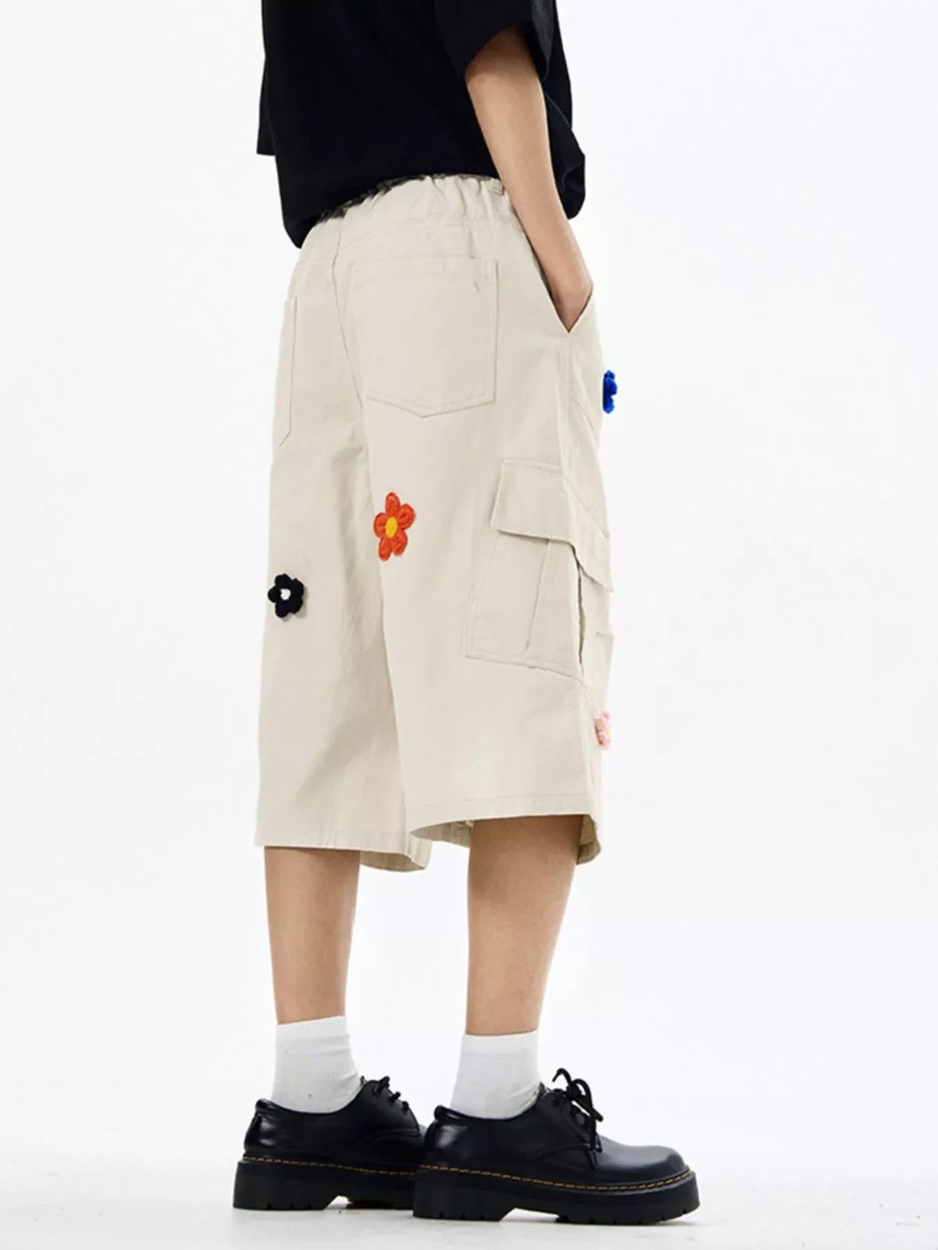 Men's Floral Appliqued Wide-Leg Cargo Shorts