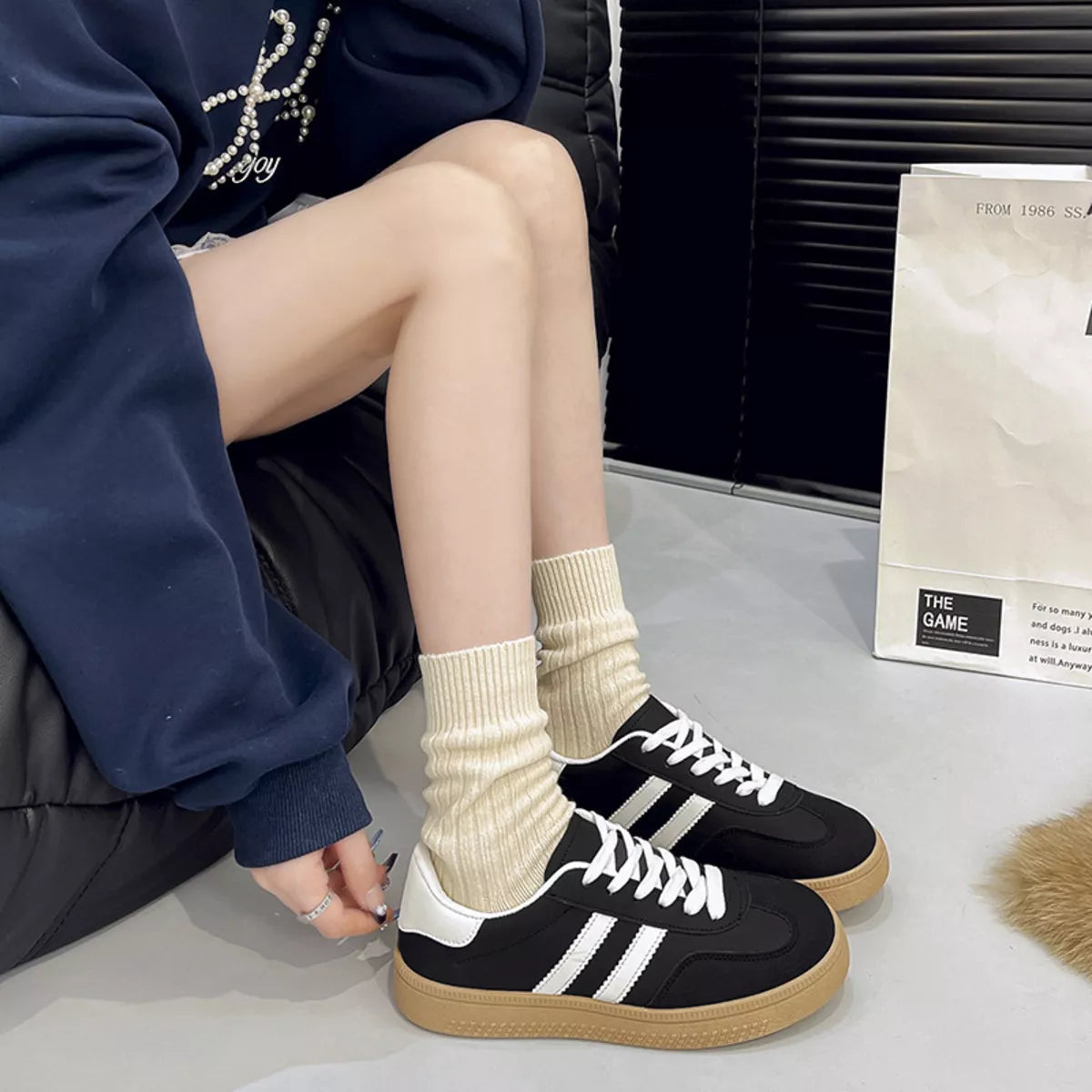 Round Toe Lace Up Sneakers