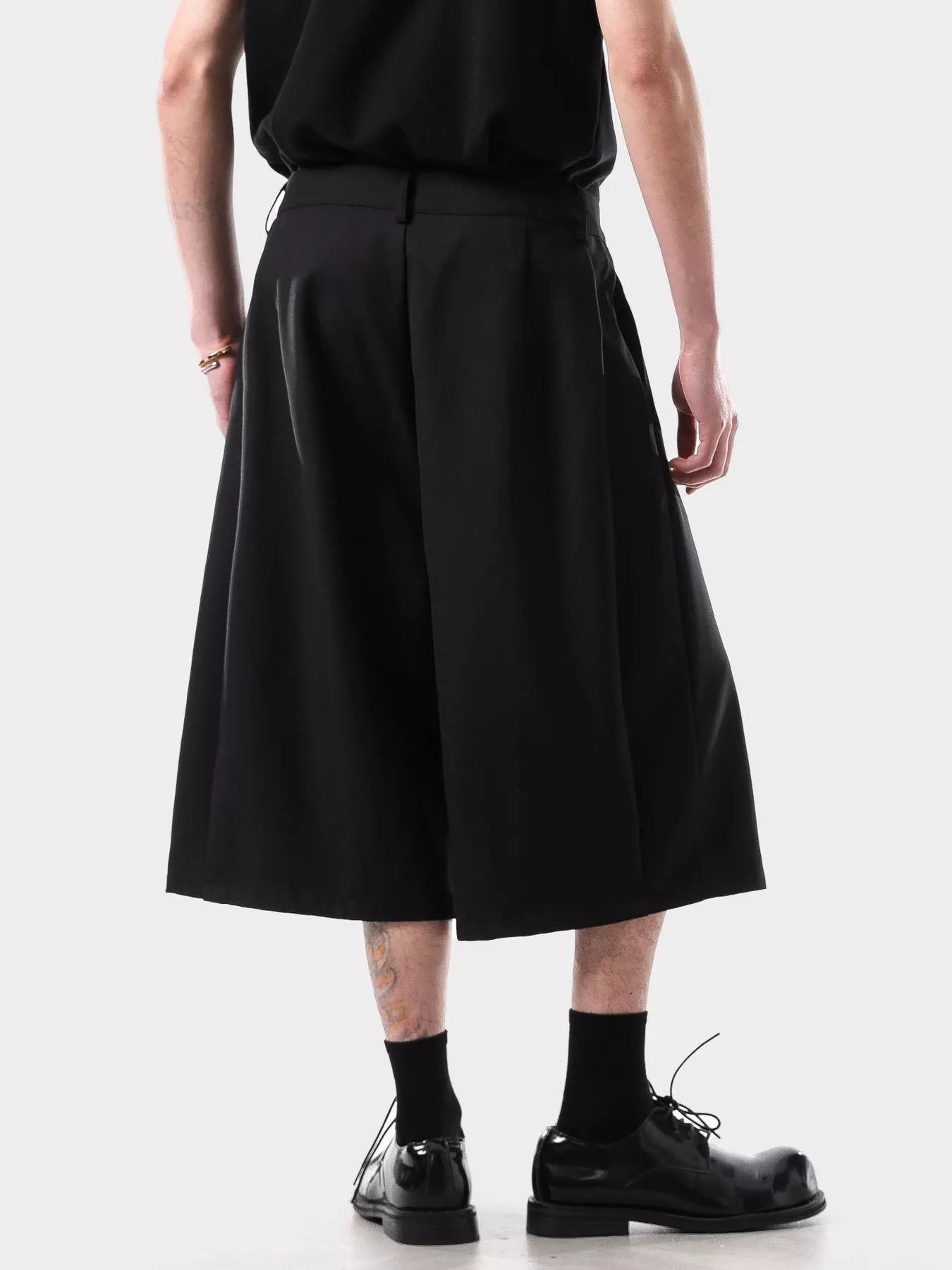 Men's Wide-Leg Cropped Shorts