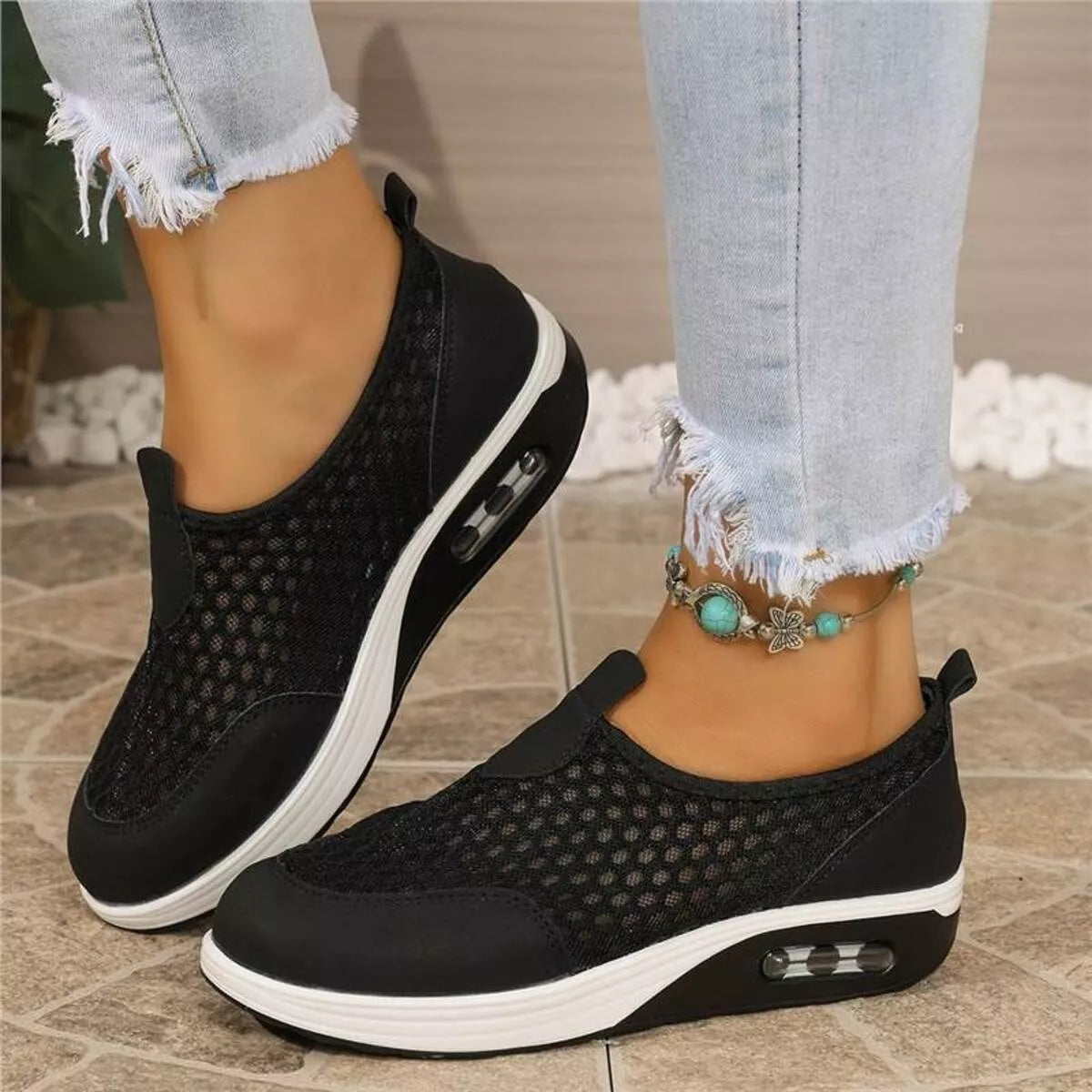 Round Toe Mesh Sneakers
