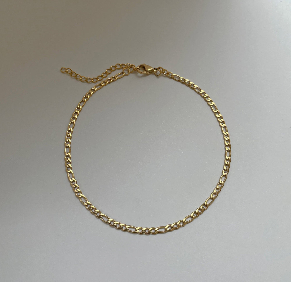 BOBBI DAINTY GOLD FIGARO ANKLET