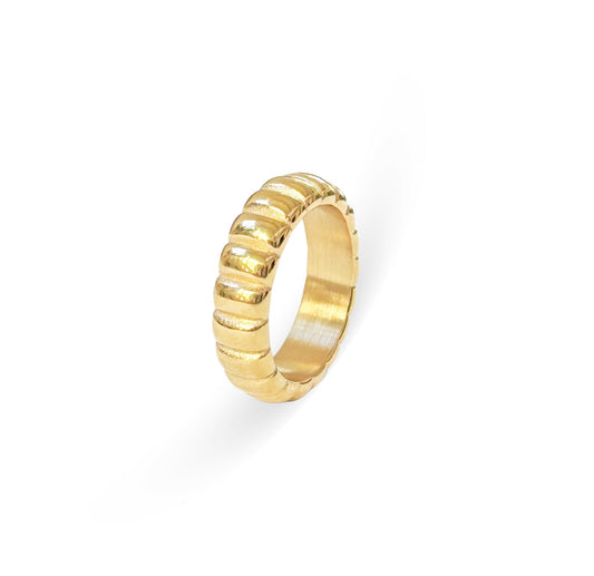 HARRIET GOLD RIBBED RING BAND
