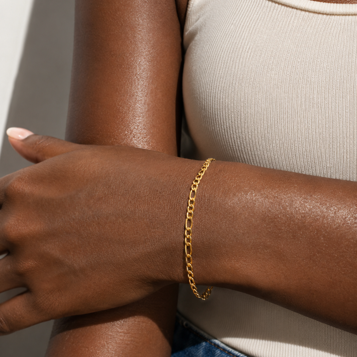 BOBBI DAINTY GOLD FIGARO BRACELET
